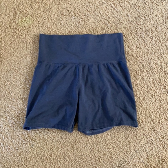 Brandy Melville faded blue Priscilla shorts - Picture 5 of 5